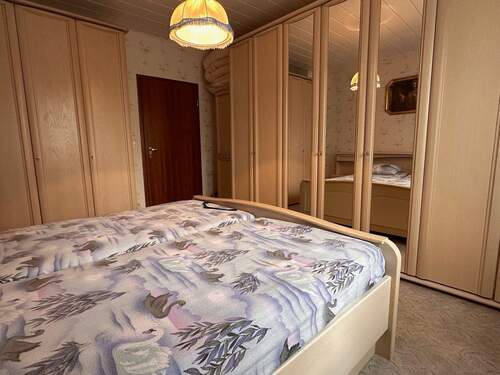 Schlafzimmer EG rechts - 