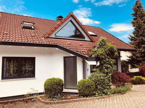 Blick von der Garage - 5 Zimmer Einfamilienhaus zum Kaufen in Schorndorf