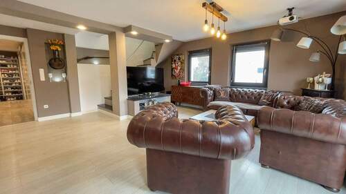 Wohnung Nr. 1 - 9 Zimmer Mehrfamilienhaus, Wohnhaus in Rosenheim