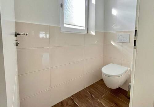 separate Toilette OG - 