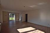 Wohnzimmer - Einfamilienhaus mit 136,60 m&sup2; in Heide zum Kaufen