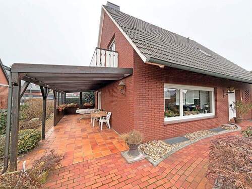 Seitenansicht mit Überdachung - 