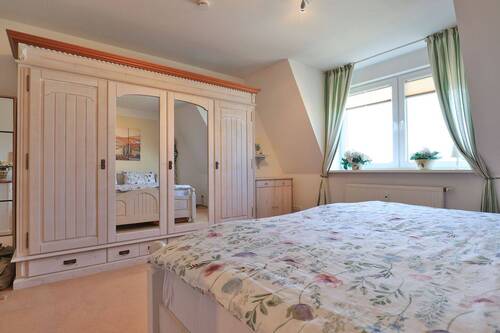 helles und großzügiges Schlafzimmer - 