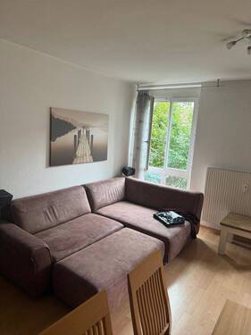 Wohnen ( ohne Möblierung) - Drei Zimmerwohnung in zentraler Lage -