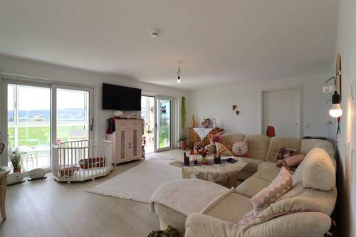 Wohnzimmer - 4 Zimmer Etagenwohnung in Aurach