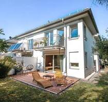 Exklusives Einfamilienhaus - Doppelhaushälfte mit Garten in München - Moosach