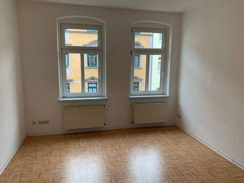 Wohnzimmer - 2 Zimmer Etagenwohnung in Weißenfels