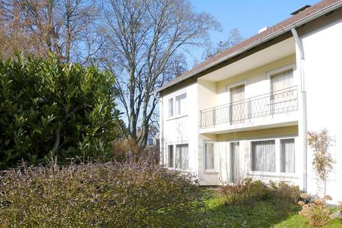 Hausansicht Front - Bad Wilhelmshöhe Flüsseviertel Freies, geräumiges 1-Familienreihenendhaus mit großem Gartengrundstück