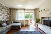 Wohnzimmer, Blick zur Loggia - 
