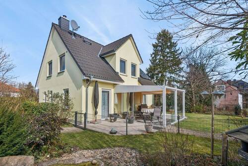 Weitere Hausansicht mit Wintergarten - 