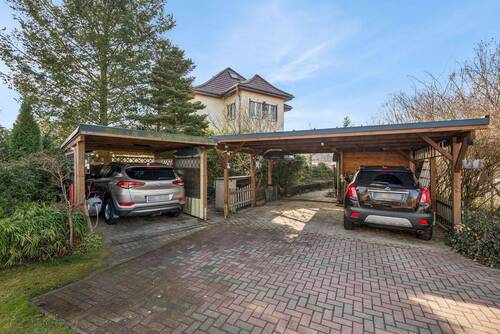 Carports auf dem Grundstück - 