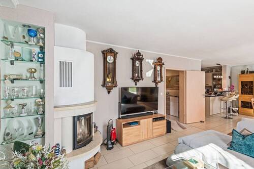 Wohn- und Esszimmer mit Kamin - Einfamilienhaus mit 133,00 m&sup2; in Dallgow-Döberitz zum Kaufen