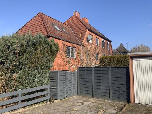 Hausansicht von der Straße - 