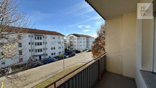 Balkon (1) - Geräumige 4-Zimmer-Wohnung in Burgkirchen sucht neuen Eigentümer!