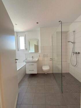 gr. Tageslichtbad 1. OG - 