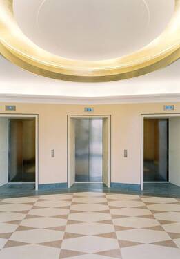 Aufzüge im Foyer - 