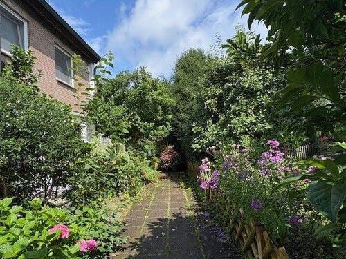 Zuwegung - Reihenmittelhaus mit 113,80 m² in Norderstedt zum Kaufen