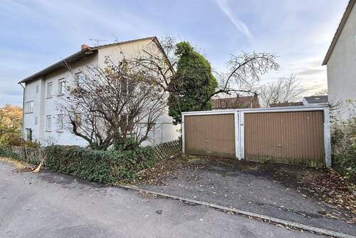 Außenansicht und Garagen - 1 Zimmer Mehrfamilienhaus, Wohnhaus zum Kaufen in Waiblingen