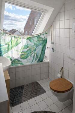 Bad mit großem Fenster - 