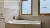 Bad mit Eckbadewanne - 