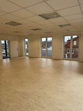Bild 1 - Büro-Praxisfläche zur Miete - 1.080,00 EUR Kaltmiete,