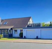 Provisionsfrei! Modernisiertes Zweifamilienhaus bei Hildesheim - ruhige Lage & Doppelgarage - Lamspringe Harbarnsen