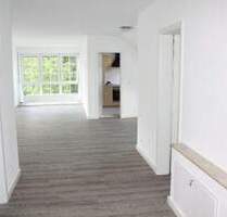 Top renovierte Dachgeschoss Wohnung mit großer Loggia und Balkon! - Bad Soden