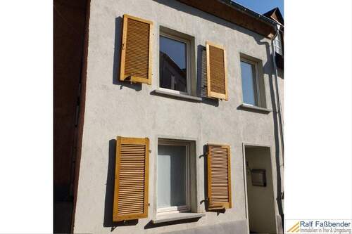 www.fassbender-immobilien.de - Kenn, gemütliches u. teilmodernisiertes Reihenhaus mit Dachterrasse zu verkaufen.