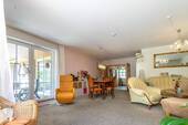 Wohnzimmer mit Blick zum Flur - 