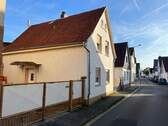 Strassenansicht - Haus mit großen Garten in Hainburg, Klein-Krotzenburg