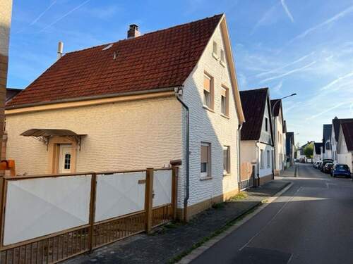 Strassenansicht - Haus mit großen Garten in Hainburg, Klein-Krotzenburg