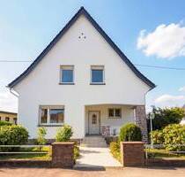 Ihr neues Zuhause - Stilvolles Einfamilienhaus mit Garten in Heusweiler-Holz!