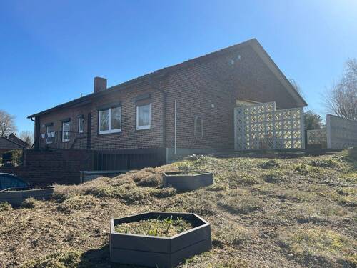 Hausansicht - RESERVIERT *** Großer Bungalow mit Vollkeller im schönen Dahlenburg ***