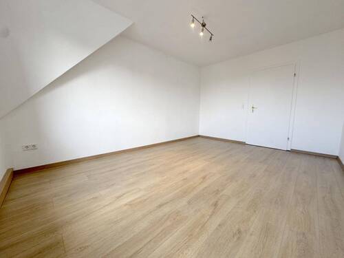 Wohnzimmer - 3 Zimmer Etagenwohnung zur Miete in Essen