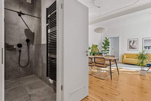 Blick ins Badezimmer - 