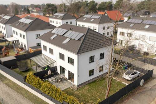 Bild 1 - Neuwertige Doppelhaushälfte mit Dachstudio - Bereit zum Einzug