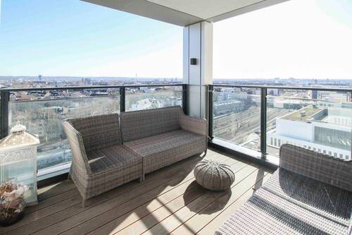 Balkon - Skyline-Flair in Bestlage: Eigentumswohnung im 14. Obergeschoss des 'La Tour Blanche'
