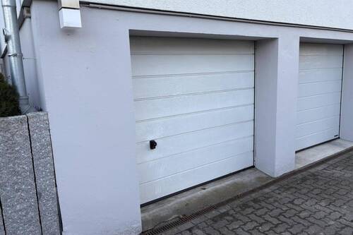 Garage - 4 Zimmer Etagenwohnung in Lübeck