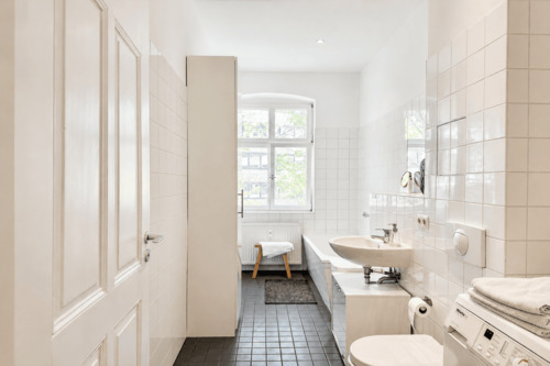 Modernes Wannenbad - 3 Zimmer Etagenwohnung in Berlin