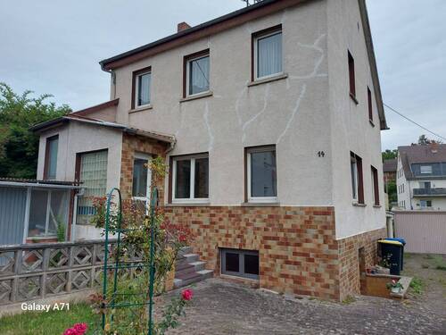 Hausansicht - Top-Gelegenheit! 3 Zimmer Wohnung mit Gartennutzung in guter Lage von Bad Sobernheim zu vermieten.