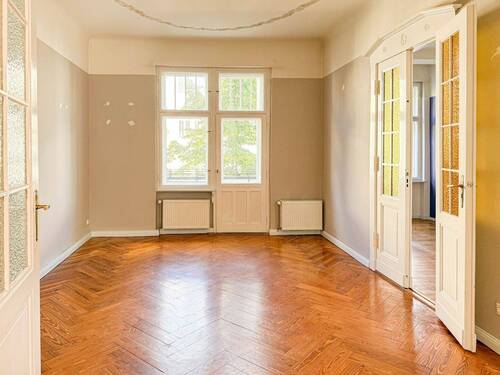 Zimmer mit Balkon - 4-Zimmer Altbauwohnung in Halensee