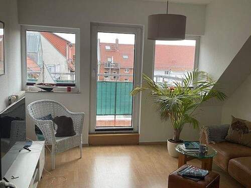 Blick zum Balkon - 2 Zimmer Etagenwohnung zum Kaufen in Erfurt