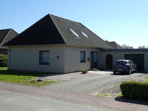 Außenansicht - + + Seltene Gelegenheit + Gepflegtes und teilsaniertes Einfamilienhaus mit Garten, Garage in beliebter, ruhiger Lage von Wewelsfleth ++