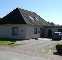 + + Seltene Gelegenheit + Gepflegtes und teilsaniertes Einfamilienhaus mit Garten, Garage in beliebter, ruhiger Lage von Wewelsfleth ++