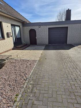 Grundstückszuwegung und Garage - 