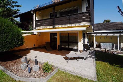 Terrasse u Freisitz2.JPG - Haushälfte mit gehobener Ausstattung + 2 XL-Garagen + großes, sonniges Grundstück