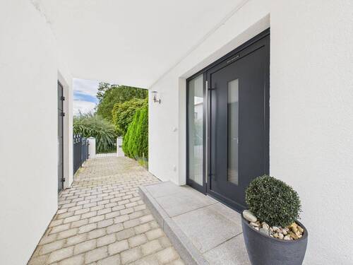 Eingang - Einfamilienhaus mit 174,90 m² in Tiefenbach zum Kaufen