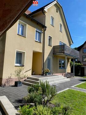 ex4 Hauseingang - Einfamilienhaus mit 180,00 m&sup2; in Rückersdorf zum Kaufen