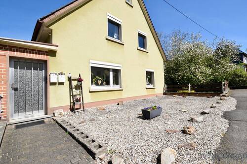 01 - Viel Platz für Ihre Wohnideen - Charmantes Haus mit großem Grundstück & Bachzugang