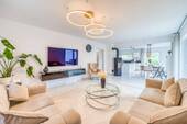 Wohnzimmer mit Kamin EG - 